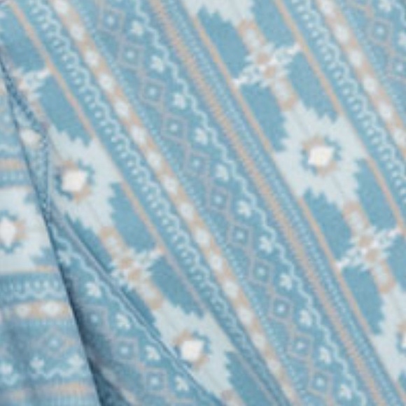 Coldwater Creek  ๐ polar fleece throw AWESOME!! Offer $40 for two! - Picture 7 of 7